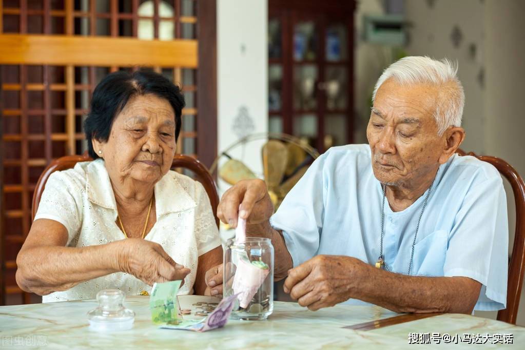 过来人的劝告：人老了千万不火狐电竞要盲目消费手里留住钱晚年才不慌(图10)